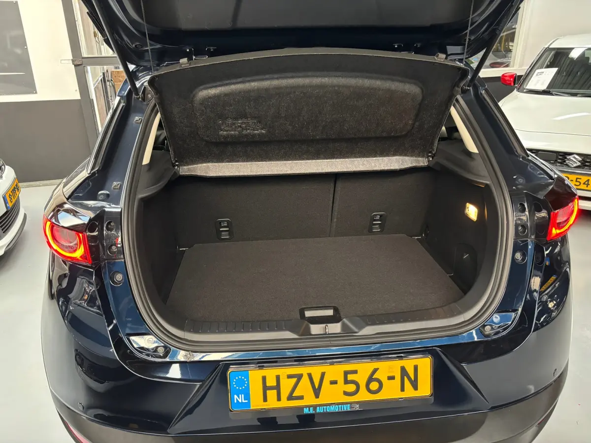 2.0 SkyActiv-G 121 Luxury / Camera / Navigatie