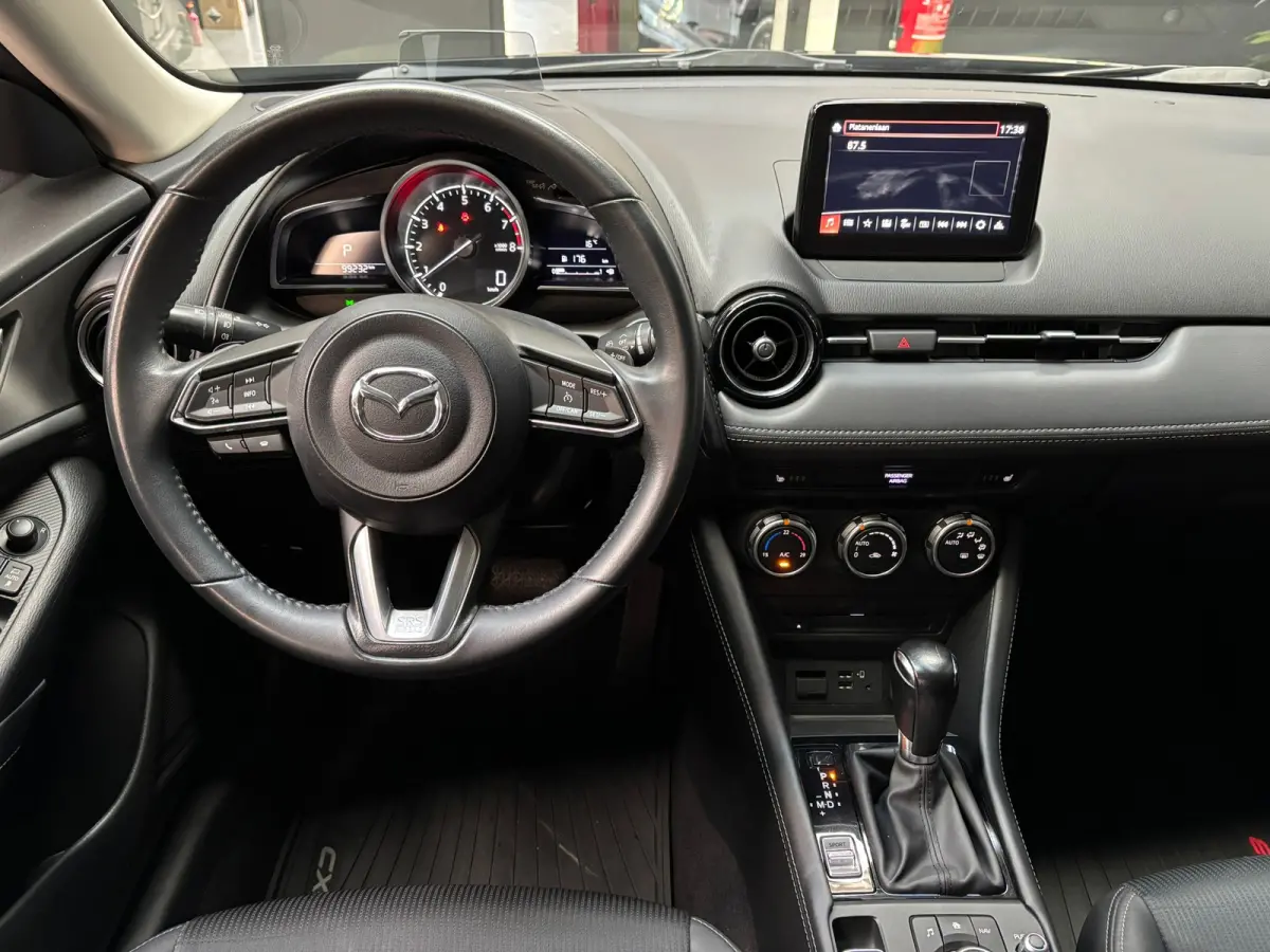 2.0 SkyActiv-G 121 Luxury / Camera / Navigatie