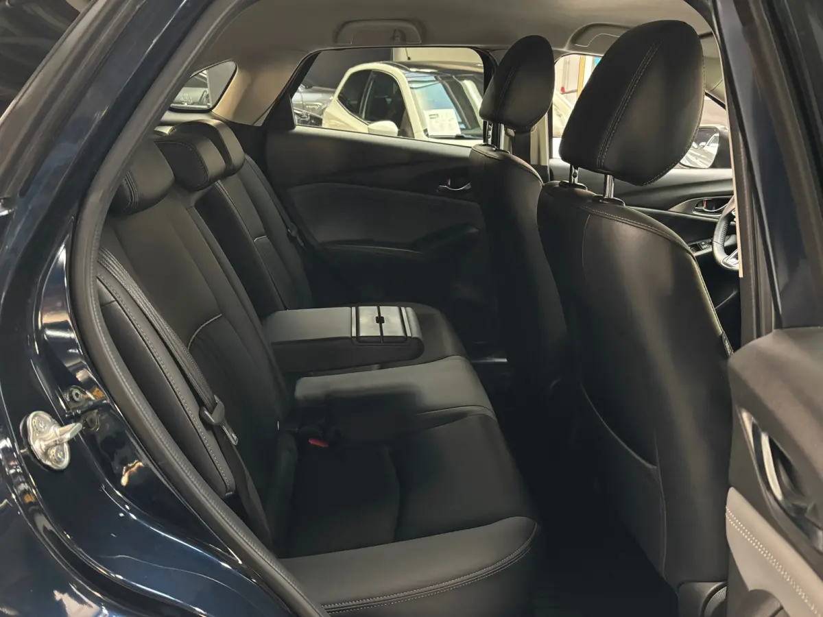 2.0 SkyActiv-G 121 Luxury / Camera / Navigatie