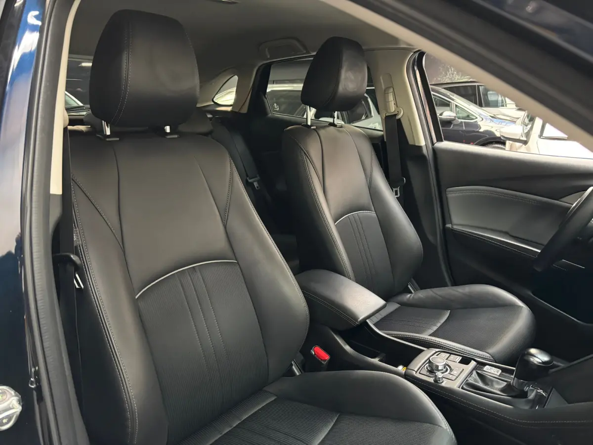 2.0 SkyActiv-G 121 Luxury / Camera / Navigatie