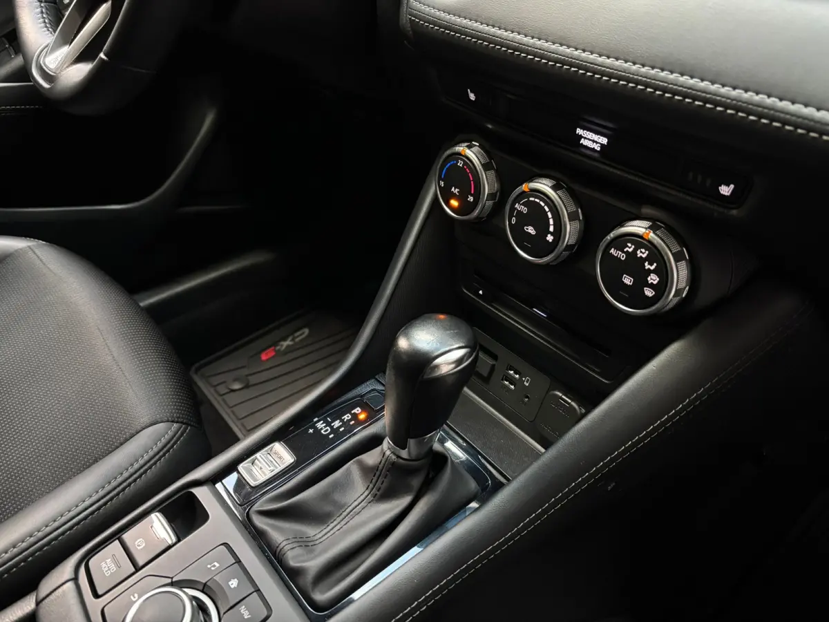 2.0 SkyActiv-G 121 Luxury / Camera / Navigatie