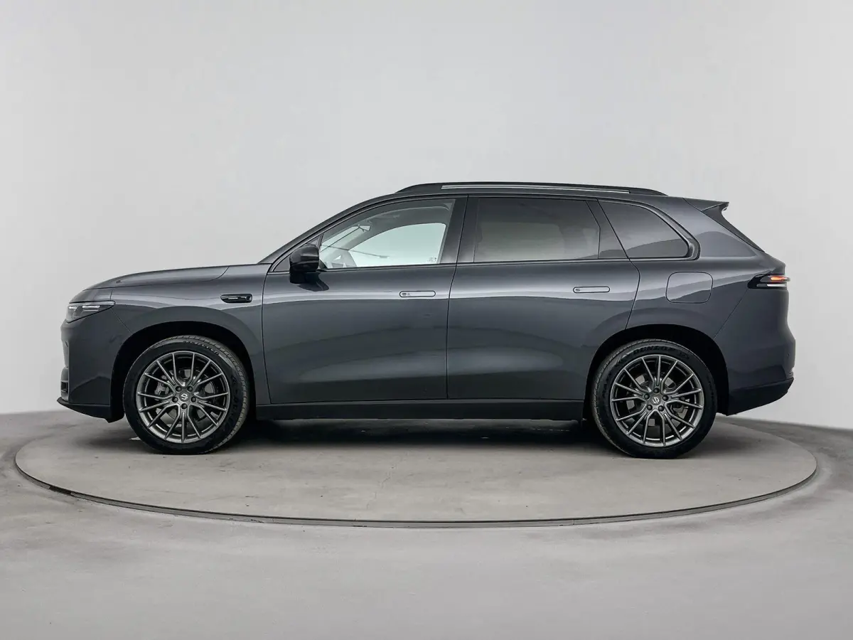 Design Hybrid 28.4 kWh | 1500 kg Trekgewicht | 950km range | Lederen bekleding | Voorstoelen verwarmd & gekoeld | Panoramadak | Electronic climate controle | Navigatiesysteem | 950km range