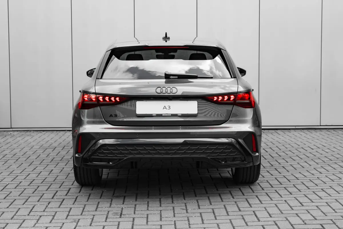 S edition | Aluminium optiek in het interieur | Assistentiepakket Rijden en Parkeren Plus | Audi virtual cockpit