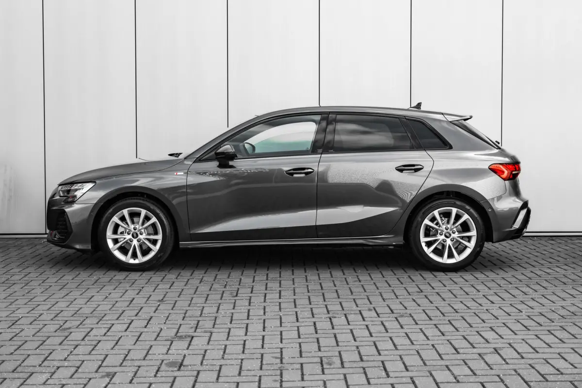 S edition | Aluminium optiek in het interieur | Assistentiepakket Rijden en Parkeren Plus | Audi virtual cockpit