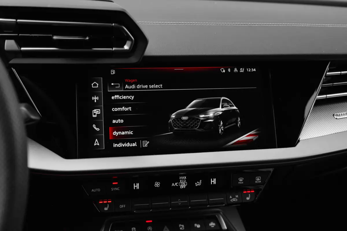 S edition | Aluminium optiek in het interieur | Assistentiepakket Rijden en Parkeren Plus | Audi virtual cockpit