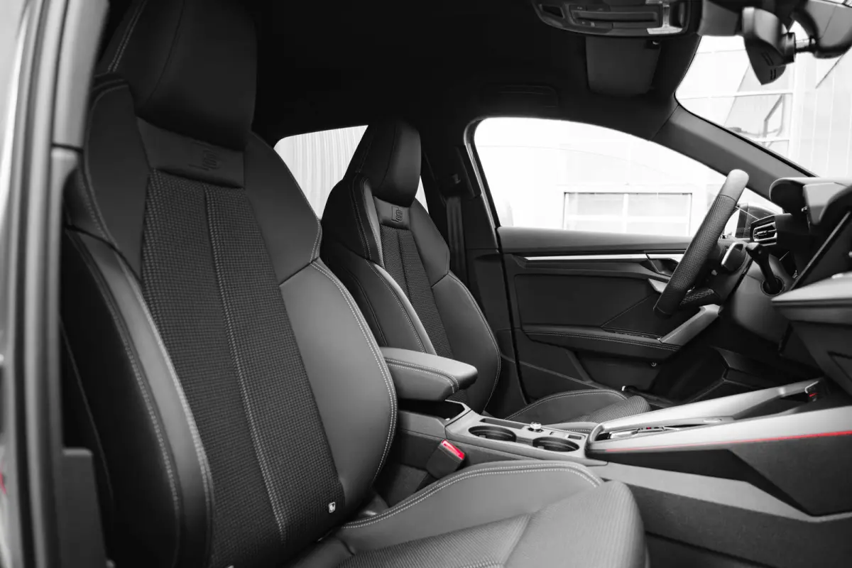 S edition | Aluminium optiek in het interieur | Assistentiepakket Rijden en Parkeren Plus | Audi virtual cockpit