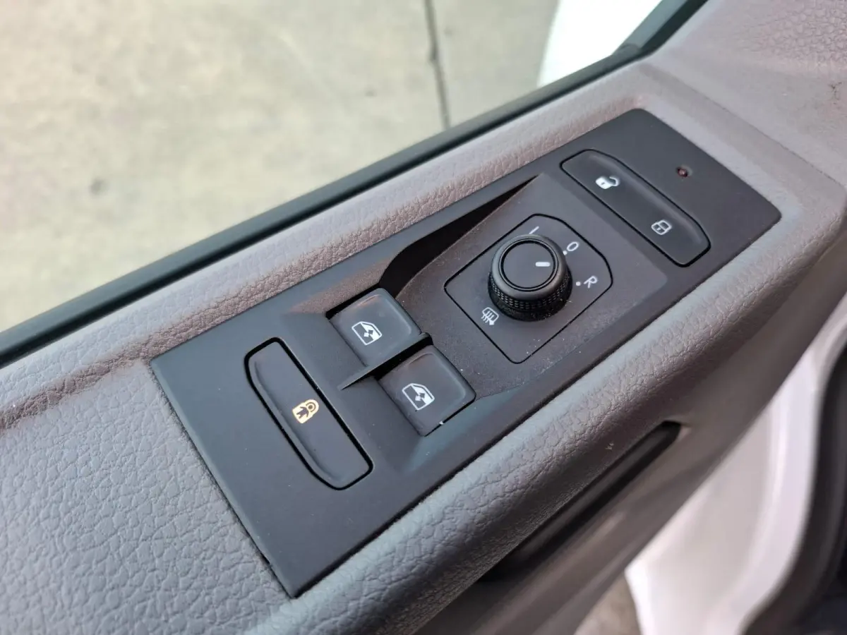 2.0 TDI L2H1 30 DC VERLAAGD / SPOILERS IN KLEUR / AIRCO / CRUISE /  DUBBEL CABINE