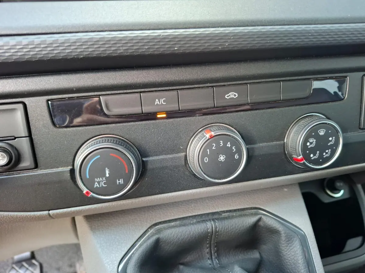 2.0 TDI L2H1 30 DC VERLAAGD / SPOILERS IN KLEUR / AIRCO / CRUISE /  DUBBEL CABINE