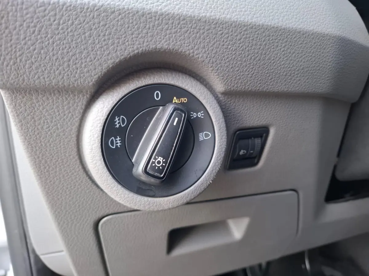 2.0 TDI L2H1 30 DC VERLAAGD / SPOILERS IN KLEUR / AIRCO / CRUISE /  DUBBEL CABINE