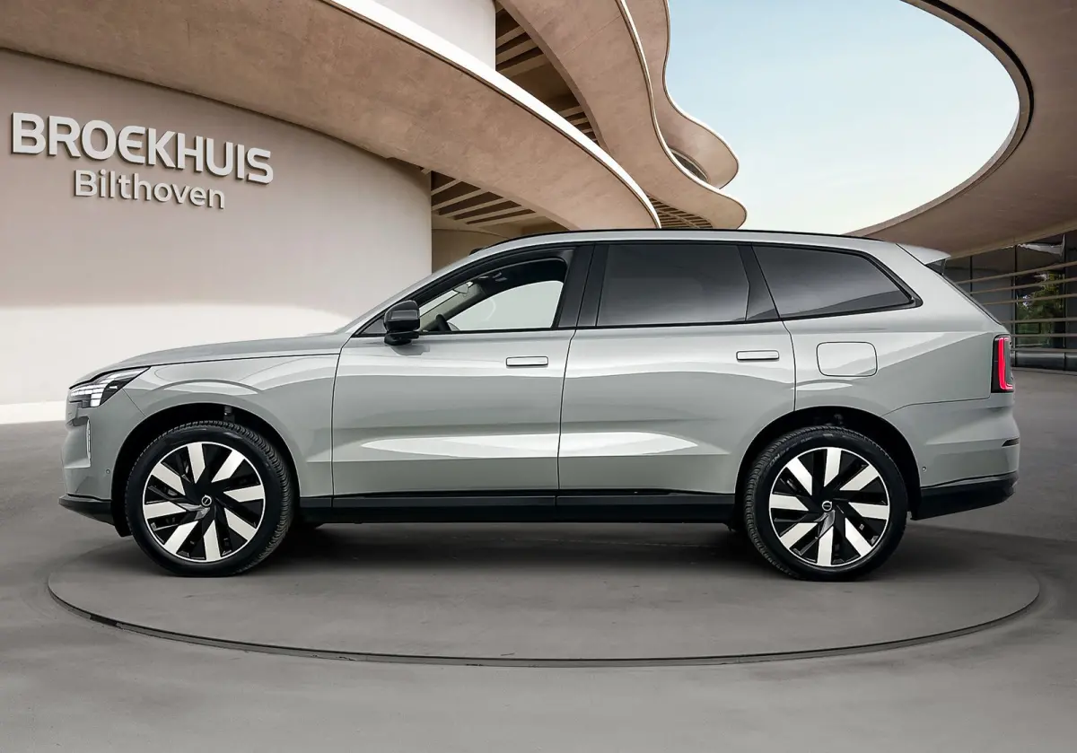 Ultra Twin Motor | Geventileerd Charcoal Interieur | Extra Getint Glas | All-season banden | Climate | Pack- Pilot Assist Pack
