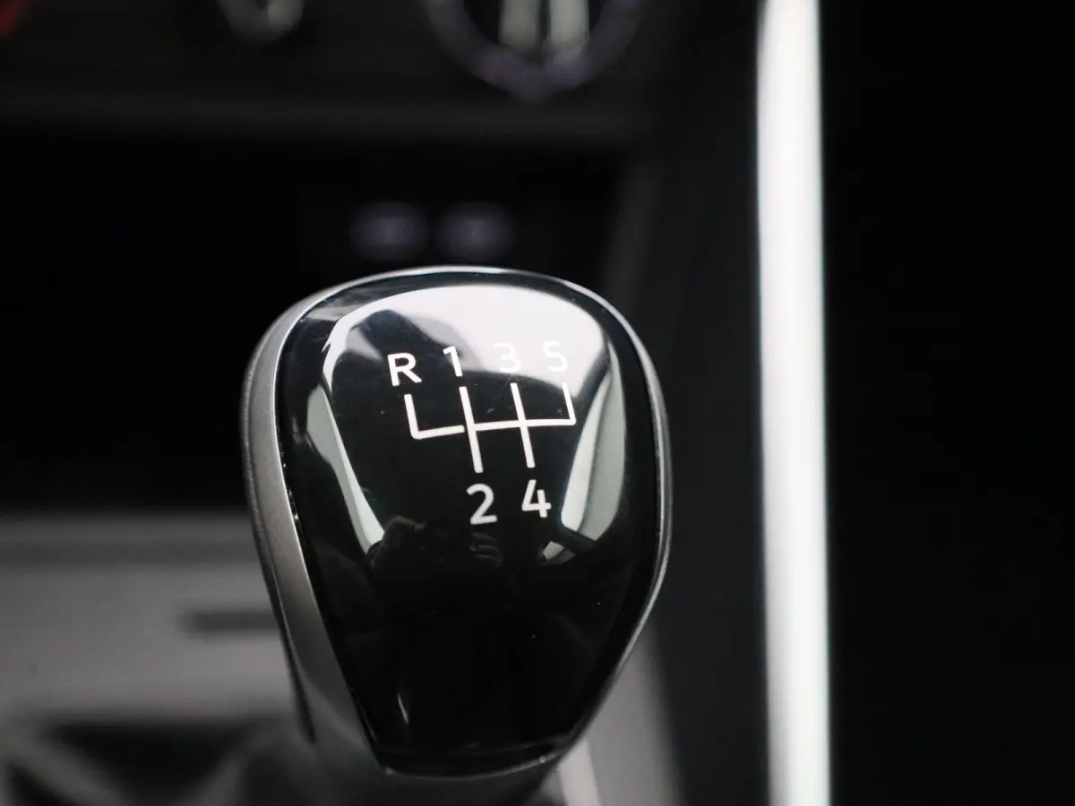 1.0 TSI Life Edition | Draadloze Apple Carplay | Adaptieve cruise control | Lane Assist | Achteruitrij camera | Parkeersensoren Achter | Draadloze telefoonlader  |