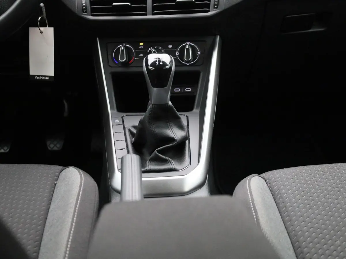 1.0 TSI Life Edition | Draadloze Apple Carplay | Adaptieve cruise control | Lane Assist | Achteruitrij camera | Parkeersensoren Achter | Draadloze telefoonlader  |