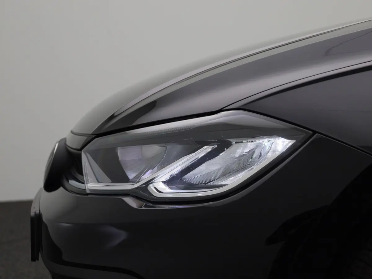 1.0 TSI Life Edition | Draadloze Apple Carplay | Adaptieve cruise control | Lane Assist | Achteruitrij camera | Parkeersensoren Achter | Draadloze telefoonlader  |