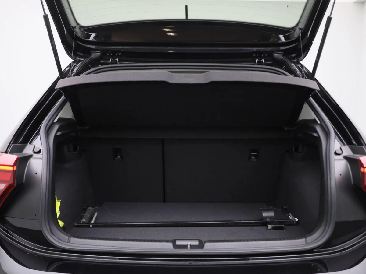 1.0 TSI Life Edition | Draadloze Apple Carplay | Adaptieve cruise control | Lane Assist | Achteruitrij camera | Parkeersensoren Achter | Draadloze telefoonlader  |