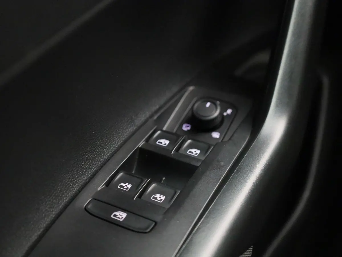1.0 TSI Life Edition | Draadloze Apple Carplay | Adaptieve cruise control | Lane Assist | Achteruitrij camera | Parkeersensoren Achter | Draadloze telefoonlader  |