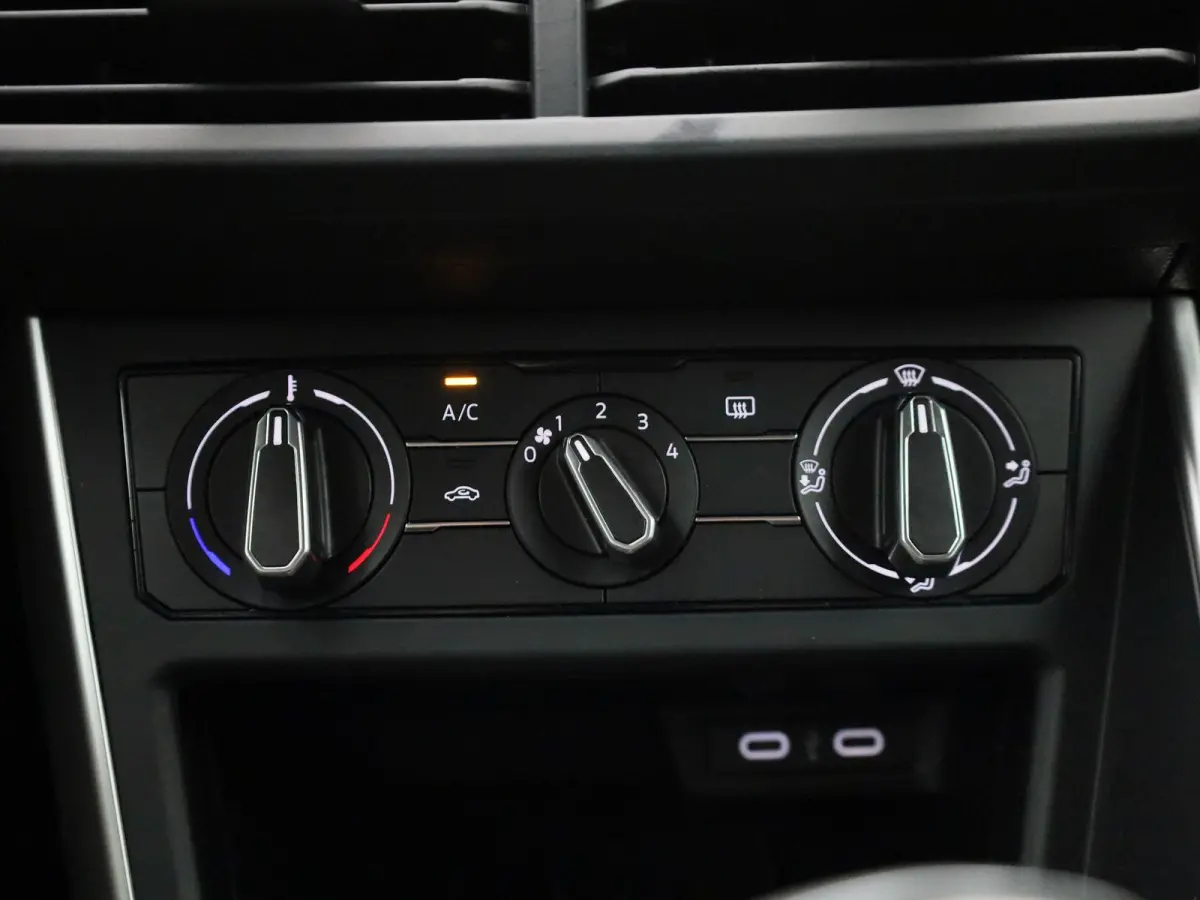 1.0 TSI Life Edition | Draadloze Apple Carplay | Adaptieve cruise control | Lane Assist | Achteruitrij camera | Parkeersensoren Achter | Draadloze telefoonlader  |
