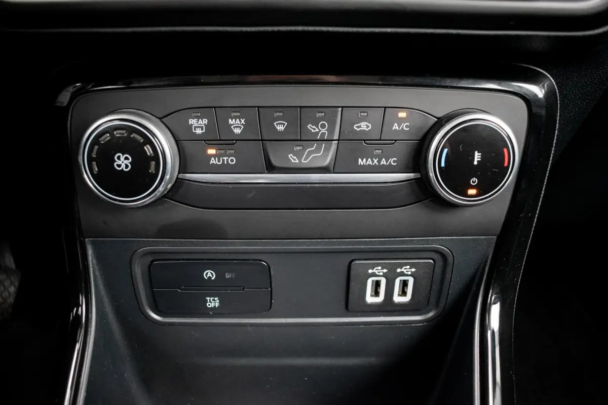 1.0 EcoBoost Titanium|1e Eigenaar|CLIMATE|CAMERA|CRUISE|CARPLAY|PDC