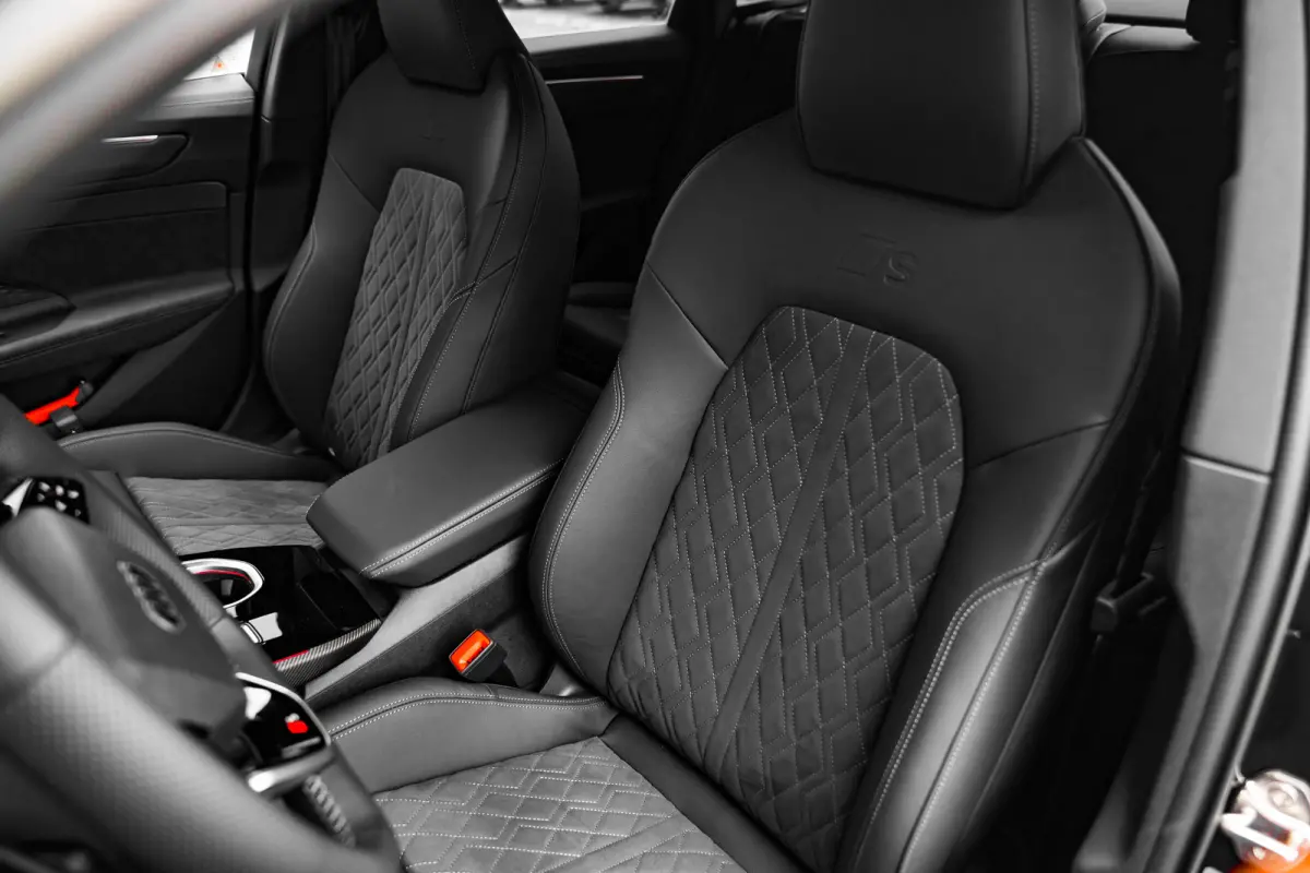 2.0 e-hybrid quattro S Edition | Draadloze telefoonlader | LED dagrijverlichting | Rijstrooksensor met correctie