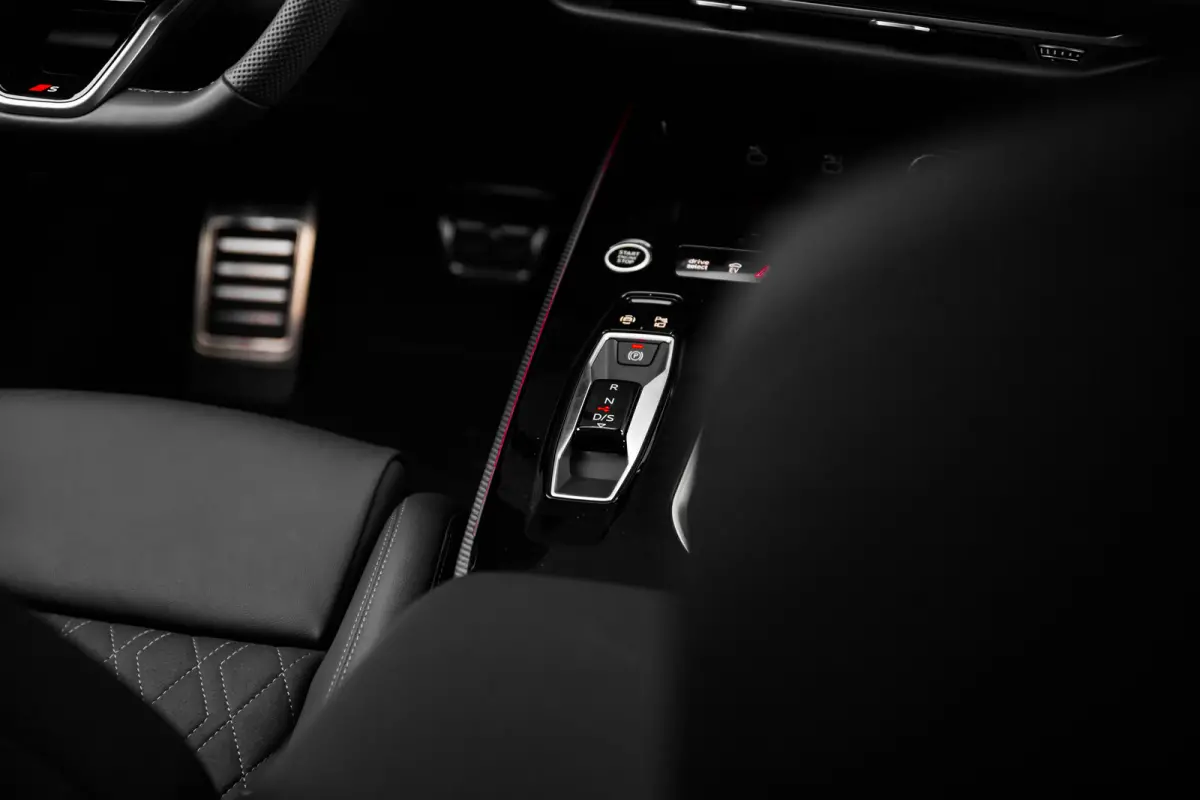 2.0 e-hybrid quattro S Edition | Draadloze telefoonlader | LED dagrijverlichting | Rijstrooksensor met correctie