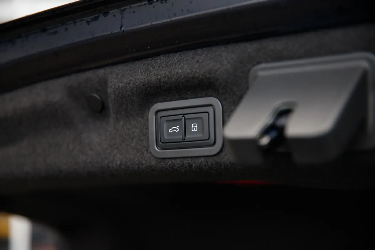 2.0 e-hybrid quattro S Edition | Draadloze telefoonlader | LED dagrijverlichting | Rijstrooksensor met correctie