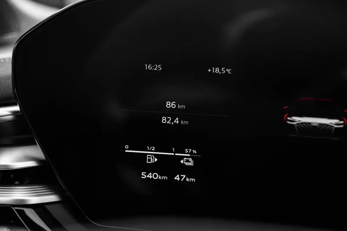 2.0 e-hybrid quattro S Edition | Draadloze telefoonlader | LED dagrijverlichting | Rijstrooksensor met correctie