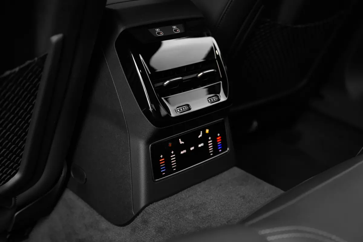 2.0 e-hybrid quattro S Edition | Draadloze telefoonlader | LED dagrijverlichting | Rijstrooksensor met correctie
