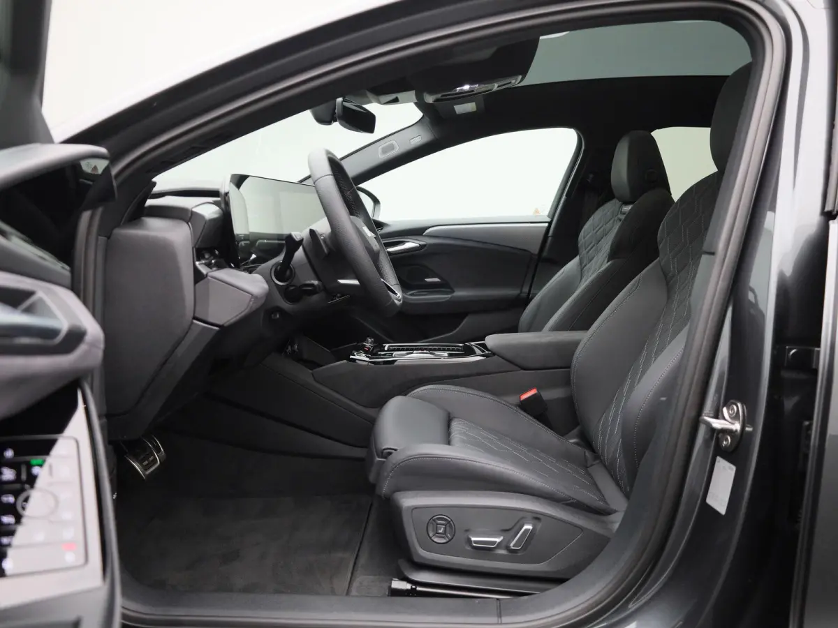 S edition performance 100 kWh | Demo | Automaat | Navigatie | 360 Camera | Panoramadak | Adaptive Cruise Control | S-line | Lichtmetalen velgen |