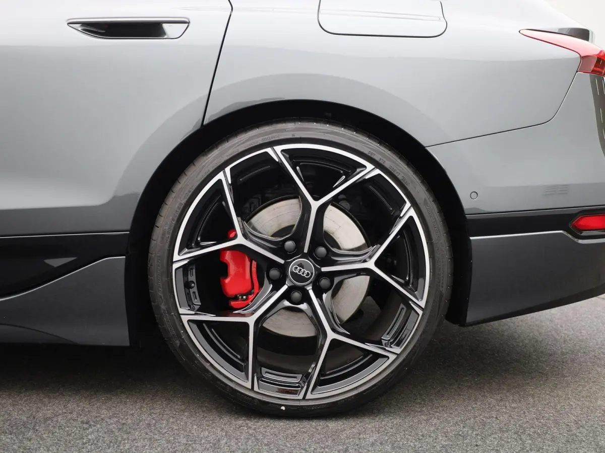 S edition performance 100 kWh | Demo | Automaat | Navigatie | 360 Camera | Panoramadak | Adaptive Cruise Control | S-line | Lichtmetalen velgen |