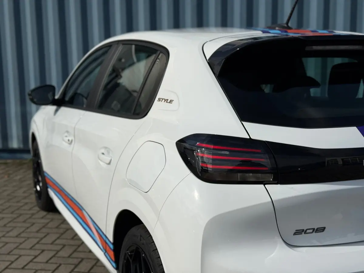 1.2 Hybrid 110 e-DCS6 Rally 8 Jaar garantie | Automaat | Airco | Cruise control | Parkeersensoren achter | Led | Apple carplay & Android auto | Verkeersbord detectie