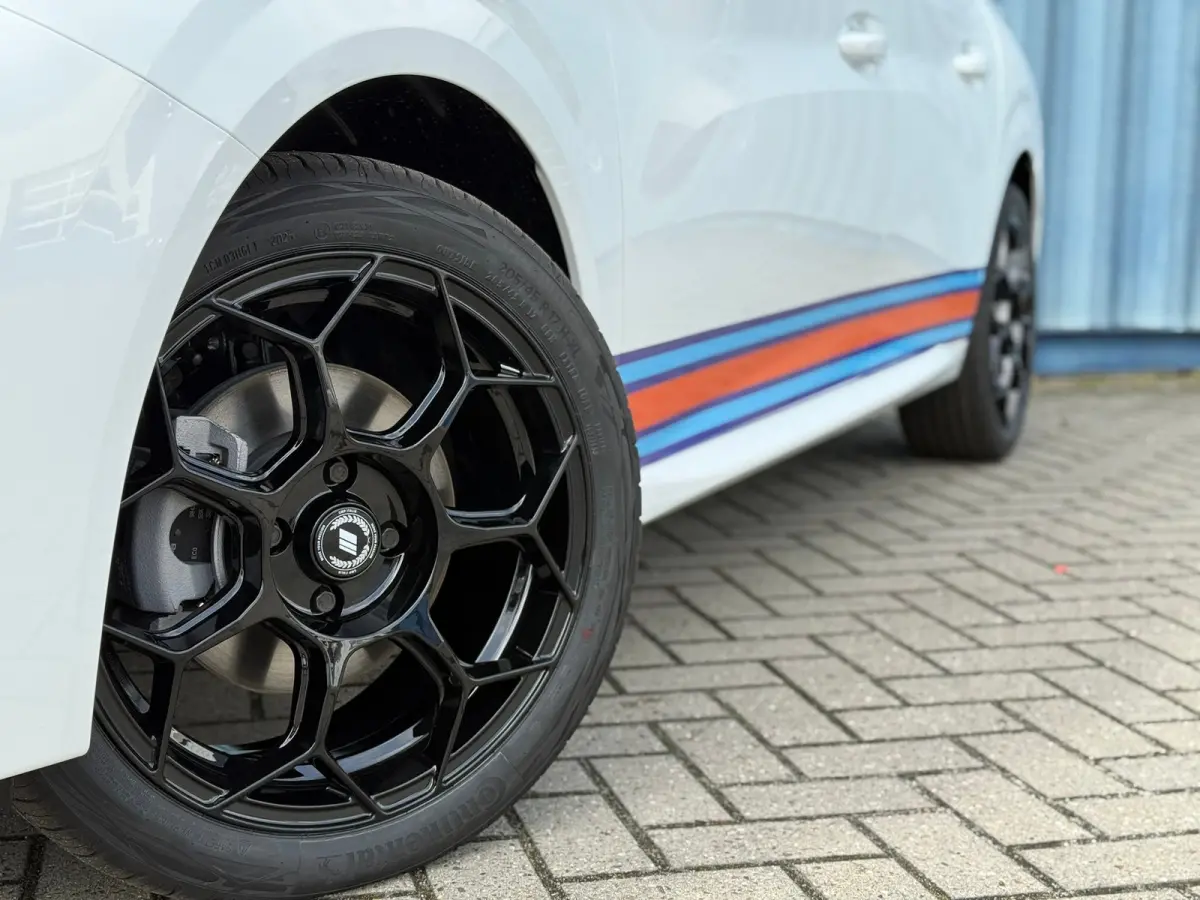 1.2 Hybrid 110 e-DCS6 Rally 8 Jaar garantie | Automaat | Airco | Cruise control | Parkeersensoren achter | Led | Apple carplay & Android auto | Verkeersbord detectie
