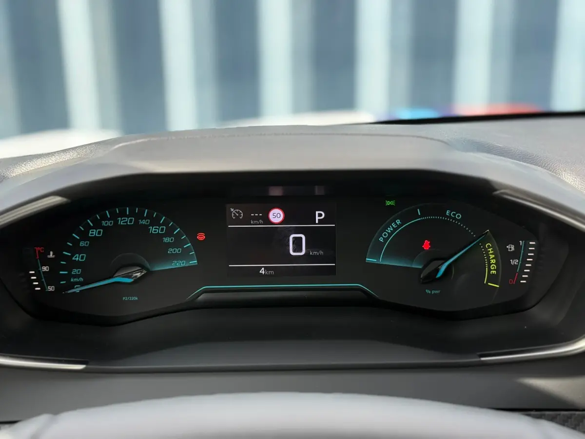 1.2 Hybrid 110 e-DCS6 Rally 8 Jaar garantie | Automaat | Airco | Cruise control | Parkeersensoren achter | Led | Apple carplay & Android auto | Verkeersbord detectie