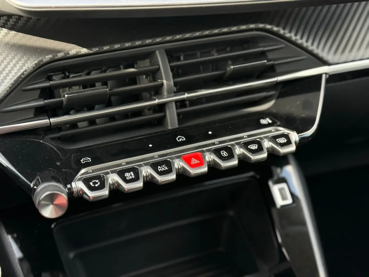 1.2 Hybrid 110 e-DCS6 Rally 8 Jaar garantie | Automaat | Airco | Cruise control | Parkeersensoren achter | Led | Apple carplay & Android auto | Verkeersbord detectie