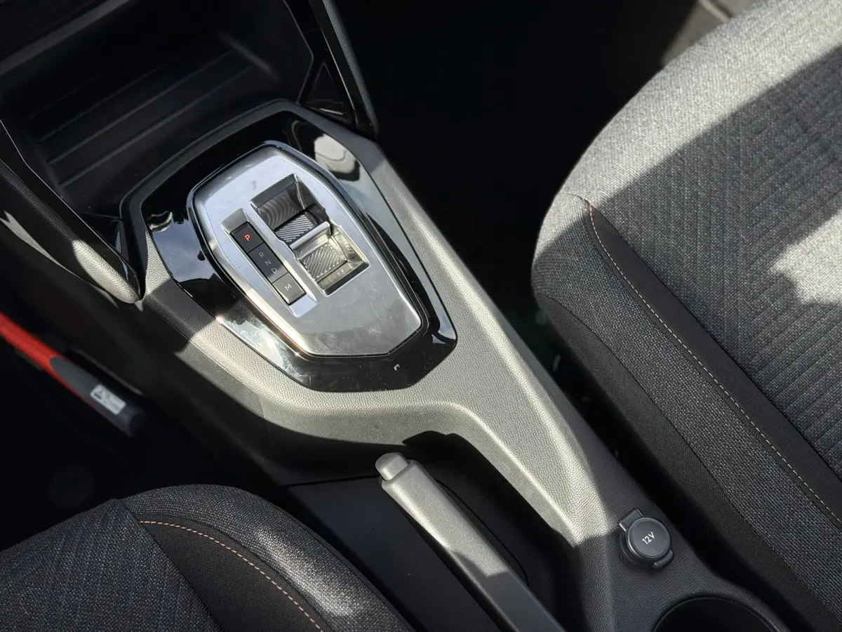 1.2 Hybrid 110 e-DCS6 Rally 8 Jaar garantie | Automaat | Airco | Cruise control | Parkeersensoren achter | Led | Apple carplay & Android auto | Verkeersbord detectie