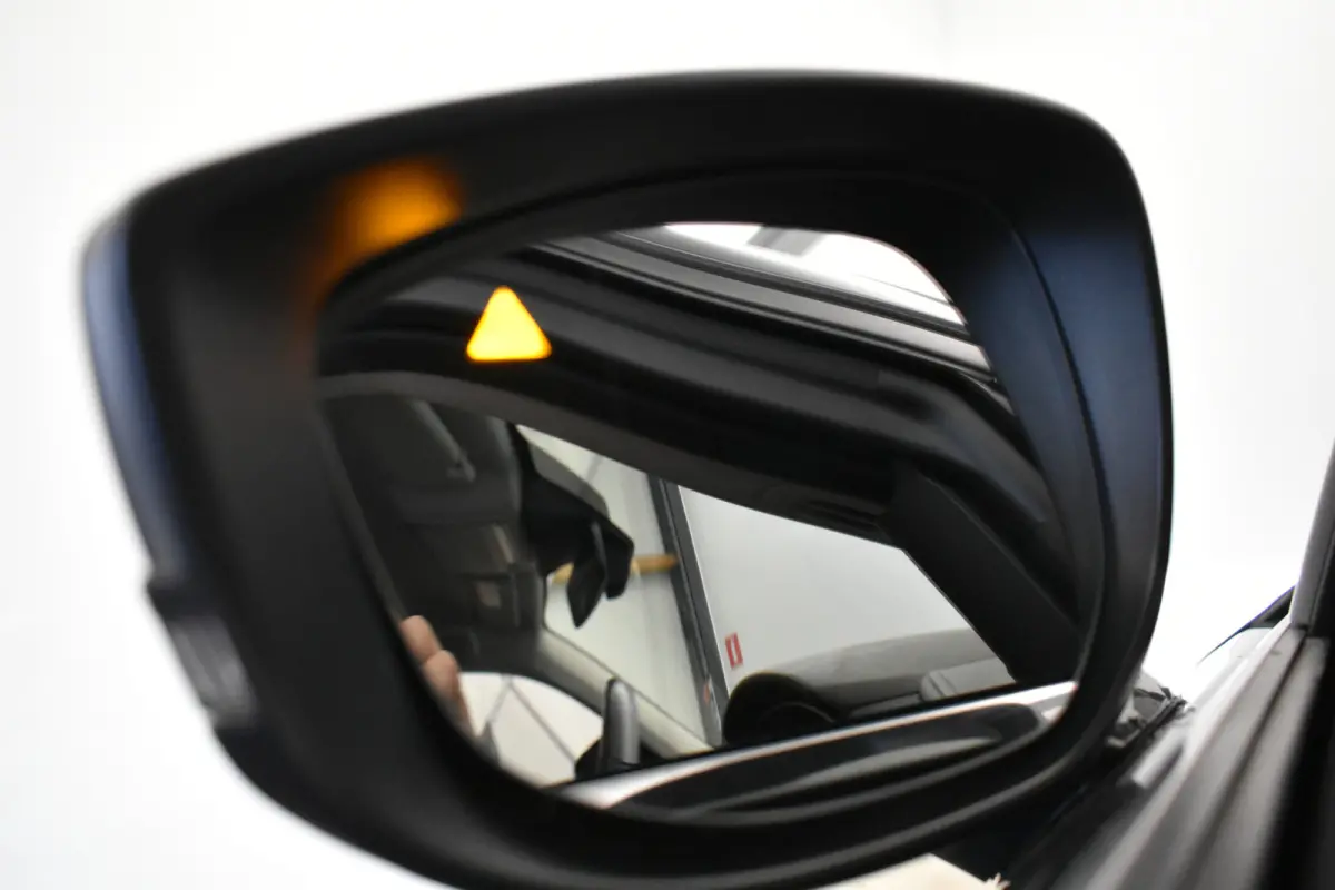 2.0 e-SkyActiv-X M Hybrid Luxury Cam Leer EL aKlep + Stoelen Navi Dhoek Detectie