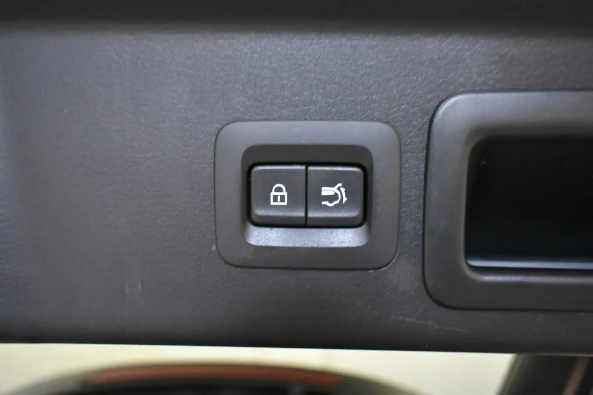 2.0 e-SkyActiv-X M Hybrid Luxury Cam Leer EL aKlep + Stoelen Navi Dhoek Detectie