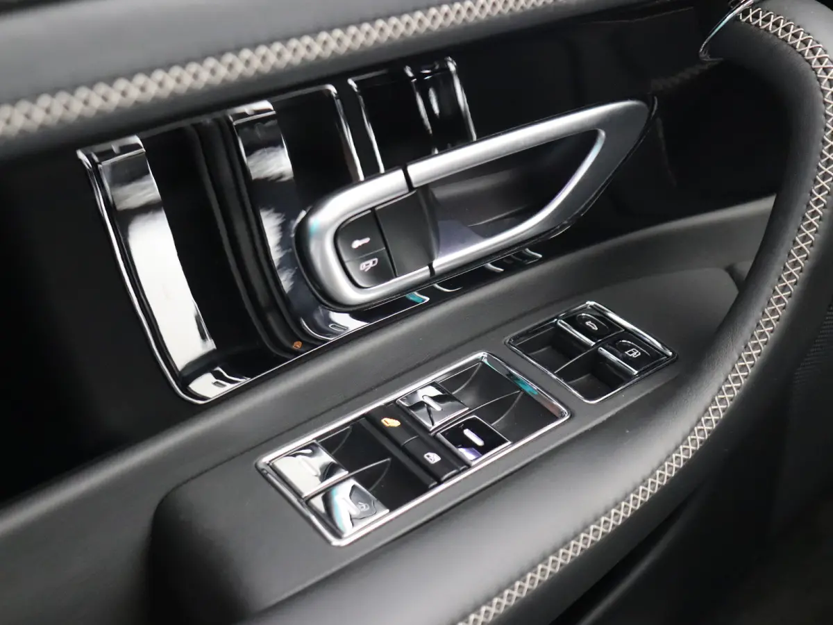 6.0 W12 YOUNGTIMER LEDEREN BEKLEDING / DASHBOARD / HEMEL 20 INCH VELGEN LUCHTVERING MASSAGESTOELEN KEYLESS