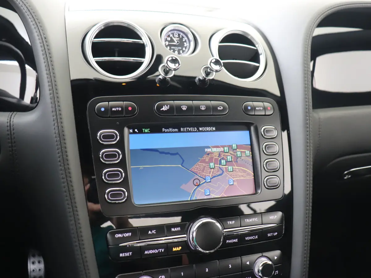 6.0 W12 YOUNGTIMER LEDEREN BEKLEDING / DASHBOARD / HEMEL 20 INCH VELGEN LUCHTVERING MASSAGESTOELEN KEYLESS