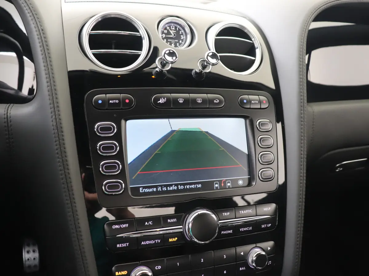 6.0 W12 YOUNGTIMER LEDEREN BEKLEDING / DASHBOARD / HEMEL 20 INCH VELGEN LUCHTVERING MASSAGESTOELEN KEYLESS
