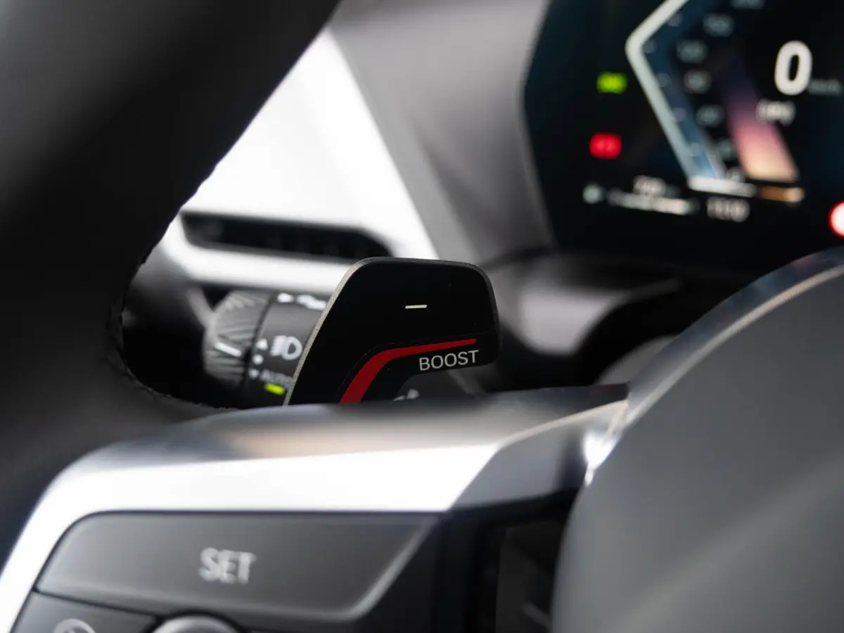 220 | M Sportpakket Pro | Premium Pack | Harman-Kardon | Verwarmd Stuurwiel | Comfort Access | Achteruitrijcamera | Panoramadak | Stoelverwarming |