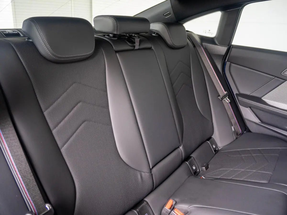 220 | M Sportpakket Pro | Premium Pack | Harman-Kardon | Verwarmd Stuurwiel | Comfort Access | Achteruitrijcamera | Panoramadak | Stoelverwarming |