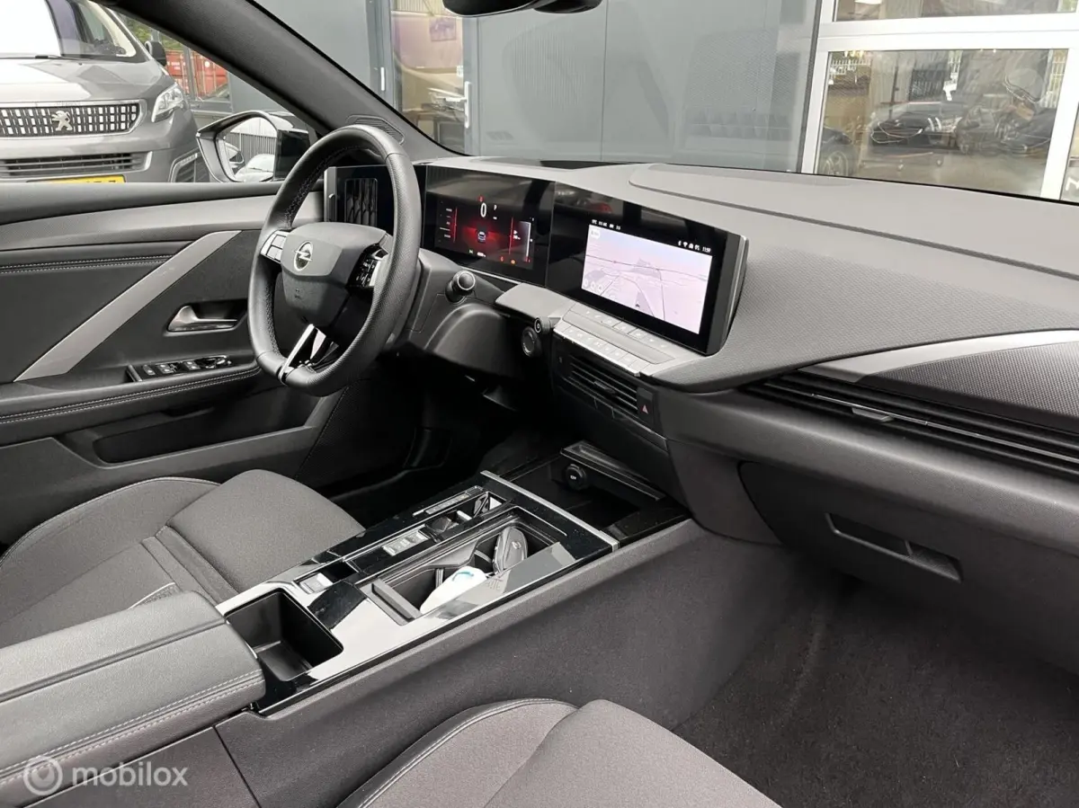1.2 Turbo Hybrid GS 136 PK AGR/NAV