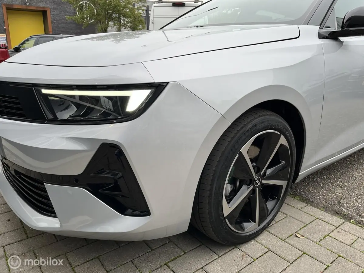 1.2 Turbo Hybrid GS 136 PK AGR/NAV
