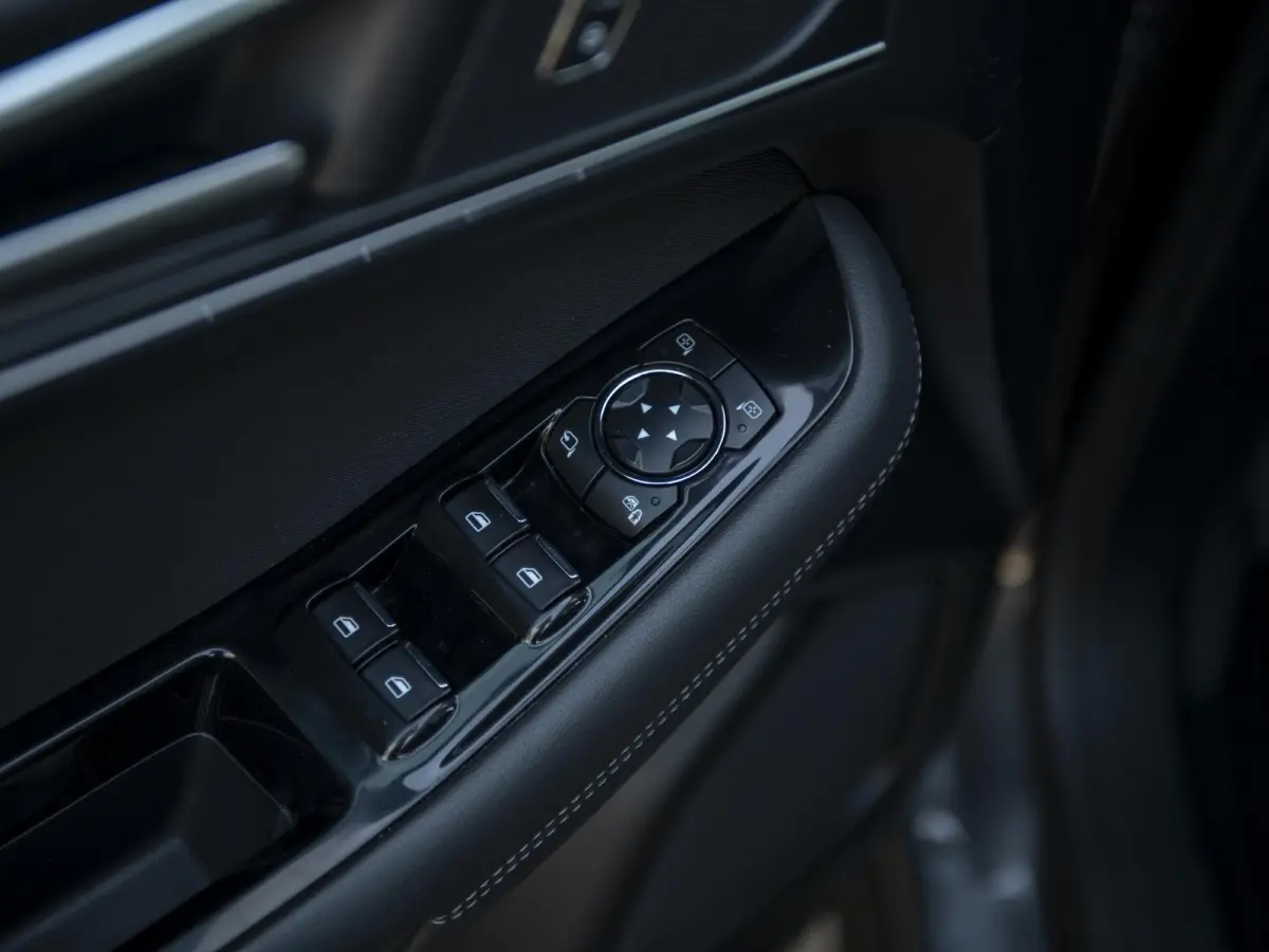 1.5 160pk Titanium 7p. | Gereviseerde motor | Pano | Navi & Apple Carplay/Android Auto | Elektr. achterklep | Keyless | Voorruitverwarming | Parkeer pakket | Lane Assist | Verkeersbord Assis
