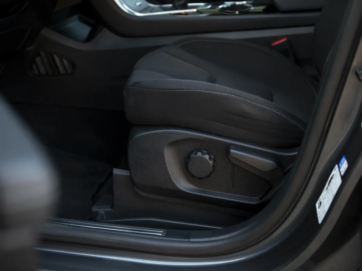 1.5 160pk Titanium 7p. | Gereviseerde motor | Pano | Navi & Apple Carplay/Android Auto | Elektr. achterklep | Keyless | Voorruitverwarming | Parkeer pakket | Lane Assist | Verkeersbord Assis