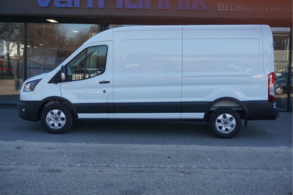350L L3H2 Trend AUT-10 RWD 165PK BPM VRIJ 3.5T Trekhaak, Navi, Adap. Cruise, 360° Cam!! NR. A274