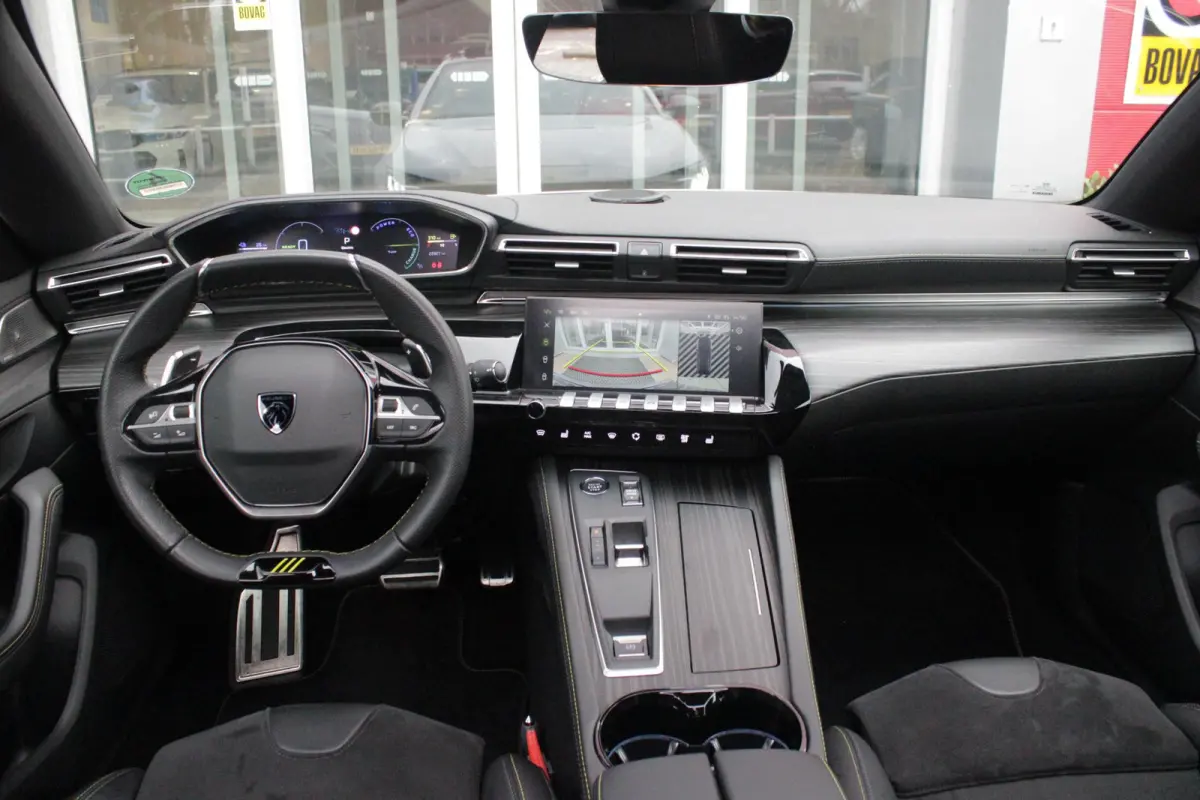 PSE 1.6 HYbrid 360PK AWD | PANORAMISCH SCHUIF/KANTELDAK | FOCAL® PREMIUM AUDIOSYSTEEM MET 10 SPEAKERS | MATRIX KOPLAMPEN | SFEERVERLICHTING | 360 HD PARKEERCAMERA'S | VERWARMDE VOORRUITRAND