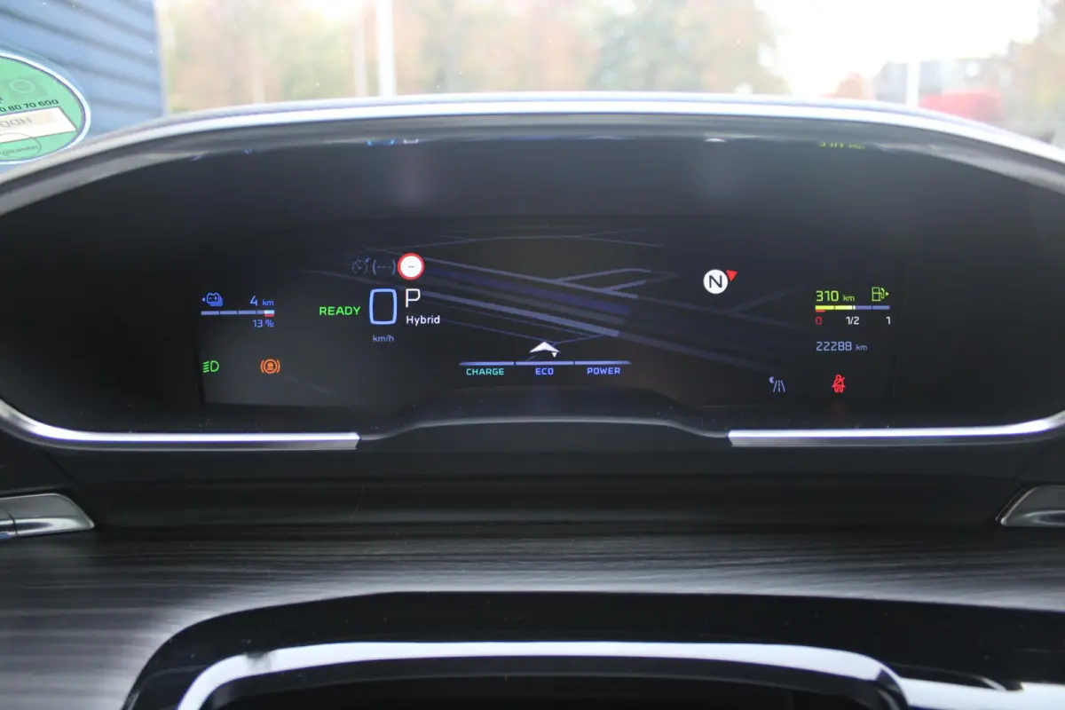 PSE 1.6 HYbrid 360PK AWD | PANORAMISCH SCHUIF/KANTELDAK | FOCAL® PREMIUM AUDIOSYSTEEM MET 10 SPEAKERS | MATRIX KOPLAMPEN | SFEERVERLICHTING | 360 HD PARKEERCAMERA'S | VERWARMDE VOORRUITRAND