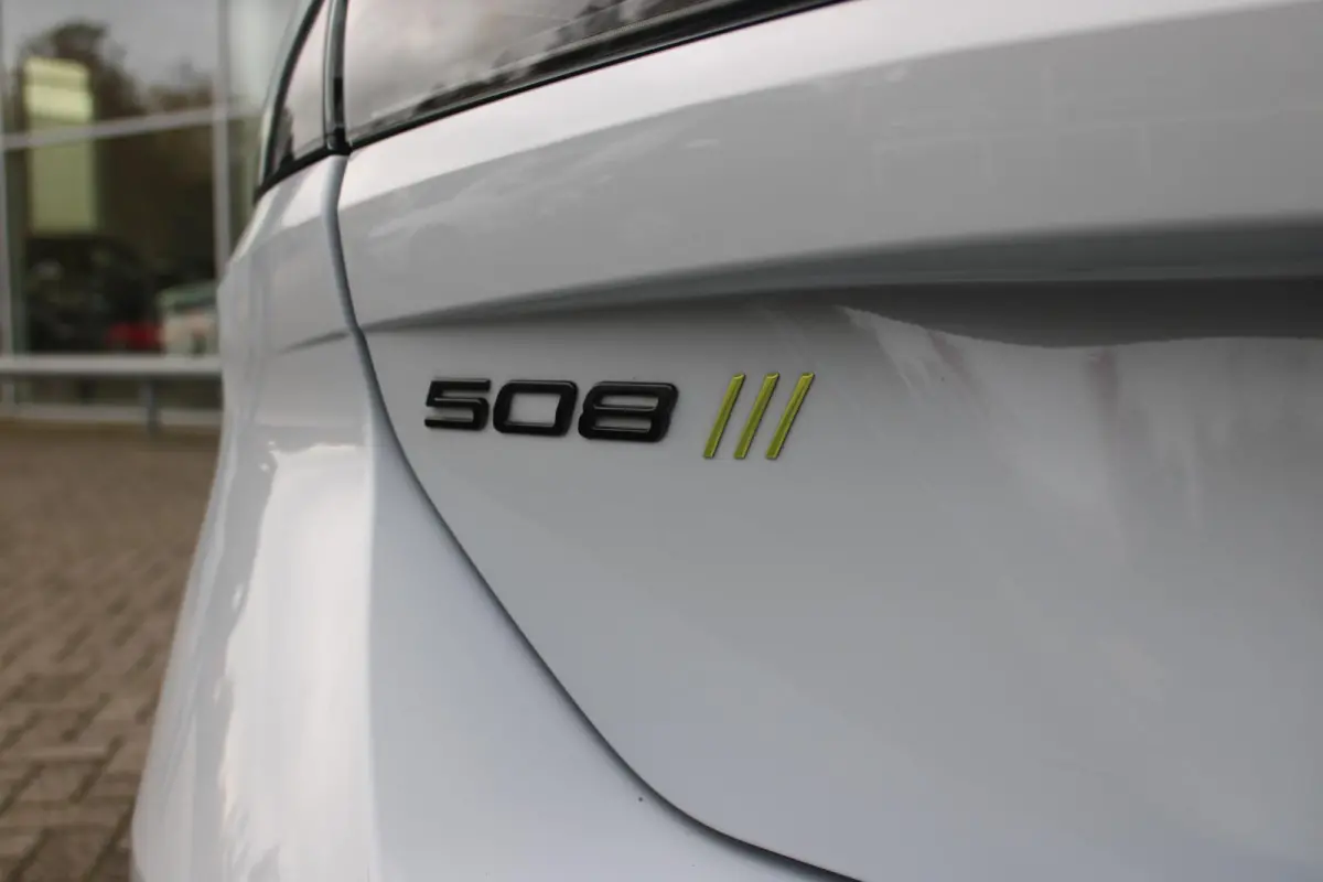 PSE 1.6 HYbrid 360PK AWD | PANORAMISCH SCHUIF/KANTELDAK | FOCAL® PREMIUM AUDIOSYSTEEM MET 10 SPEAKERS | MATRIX KOPLAMPEN | SFEERVERLICHTING | 360 HD PARKEERCAMERA'S | VERWARMDE VOORRUITRAND