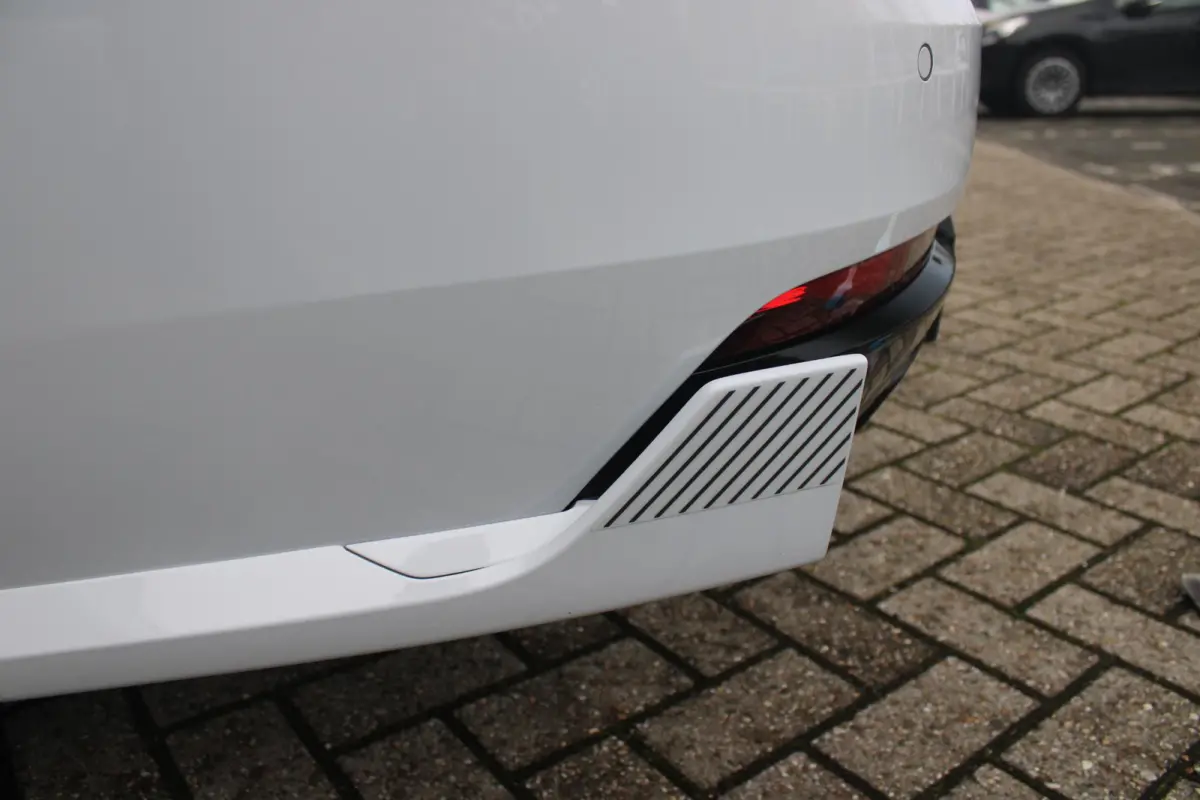 PSE 1.6 HYbrid 360PK AWD | PANORAMISCH SCHUIF/KANTELDAK | FOCAL® PREMIUM AUDIOSYSTEEM MET 10 SPEAKERS | MATRIX KOPLAMPEN | SFEERVERLICHTING | 360 HD PARKEERCAMERA'S | VERWARMDE VOORRUITRAND