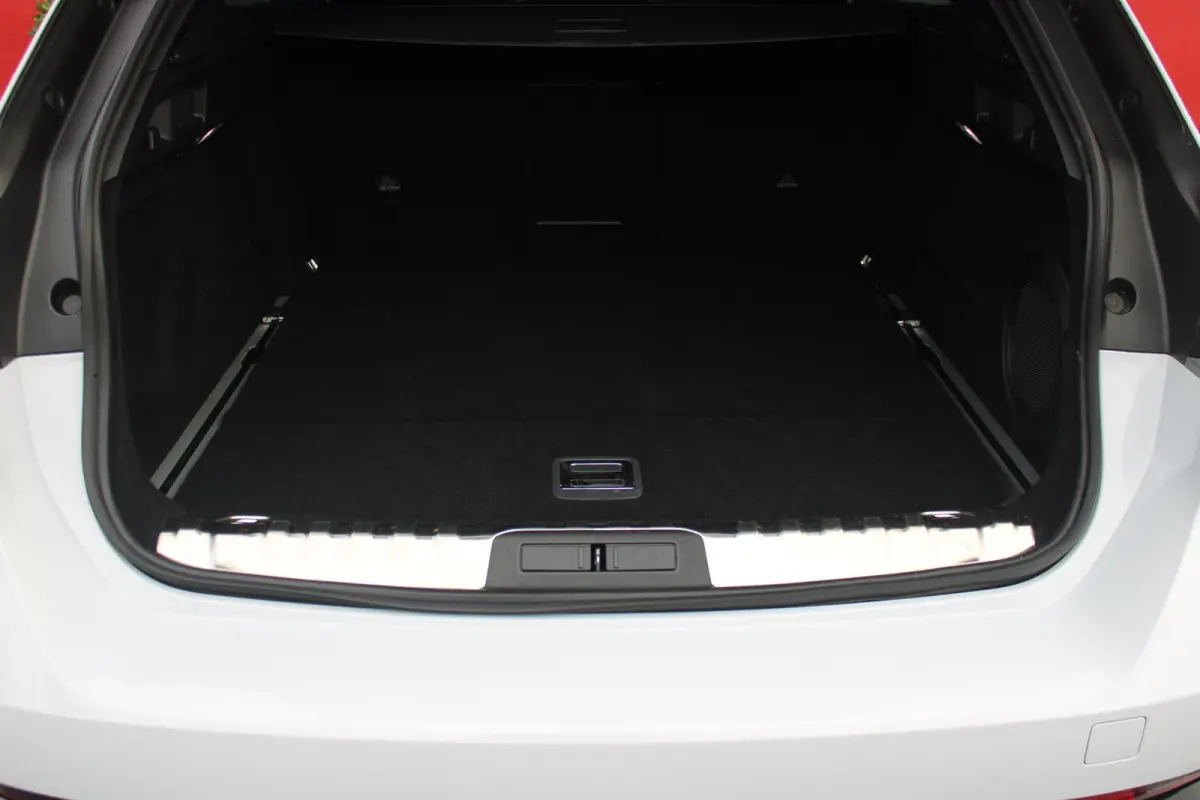 PSE 1.6 HYbrid 360PK AWD | PANORAMISCH SCHUIF/KANTELDAK | FOCAL® PREMIUM AUDIOSYSTEEM MET 10 SPEAKERS | MATRIX KOPLAMPEN | SFEERVERLICHTING | 360 HD PARKEERCAMERA'S | VERWARMDE VOORRUITRAND
